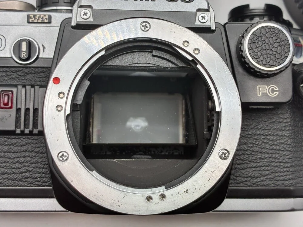 Olympus OM10 FC 35mm Film Camera w/ 35-70mm Lens T20 Flash Parts Repair